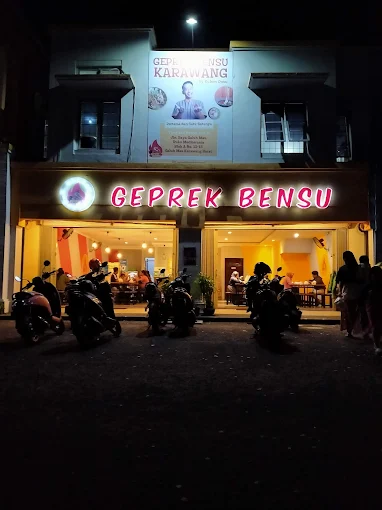 Suasana Outlet Geprek Bensu